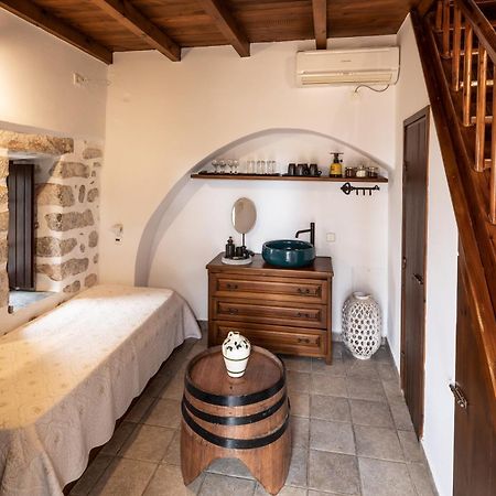 Arapakis Historic Castle Aparthotel Pyrgos Dirou Ngoại thất bức ảnh