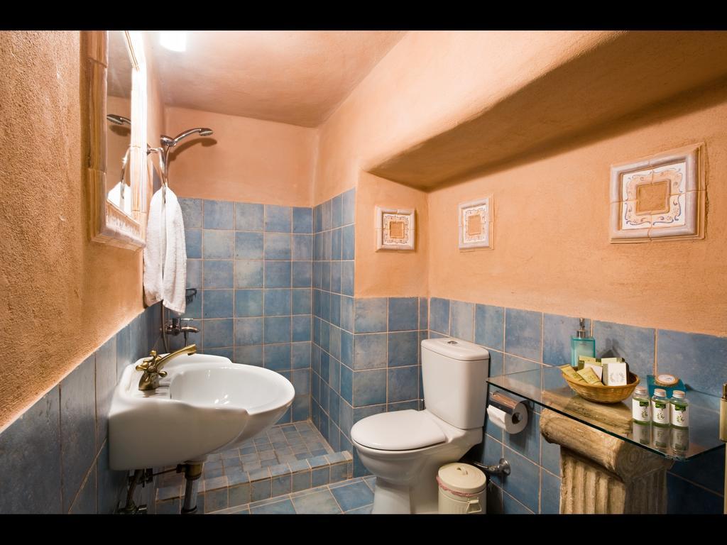 Arapakis Historic Castle Aparthotel Pyrgos Dirou Phòng bức ảnh