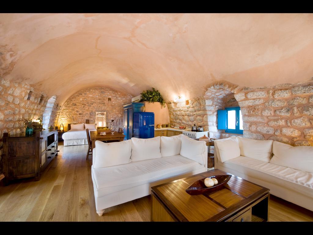 Arapakis Historic Castle Aparthotel Pyrgos Dirou Phòng bức ảnh