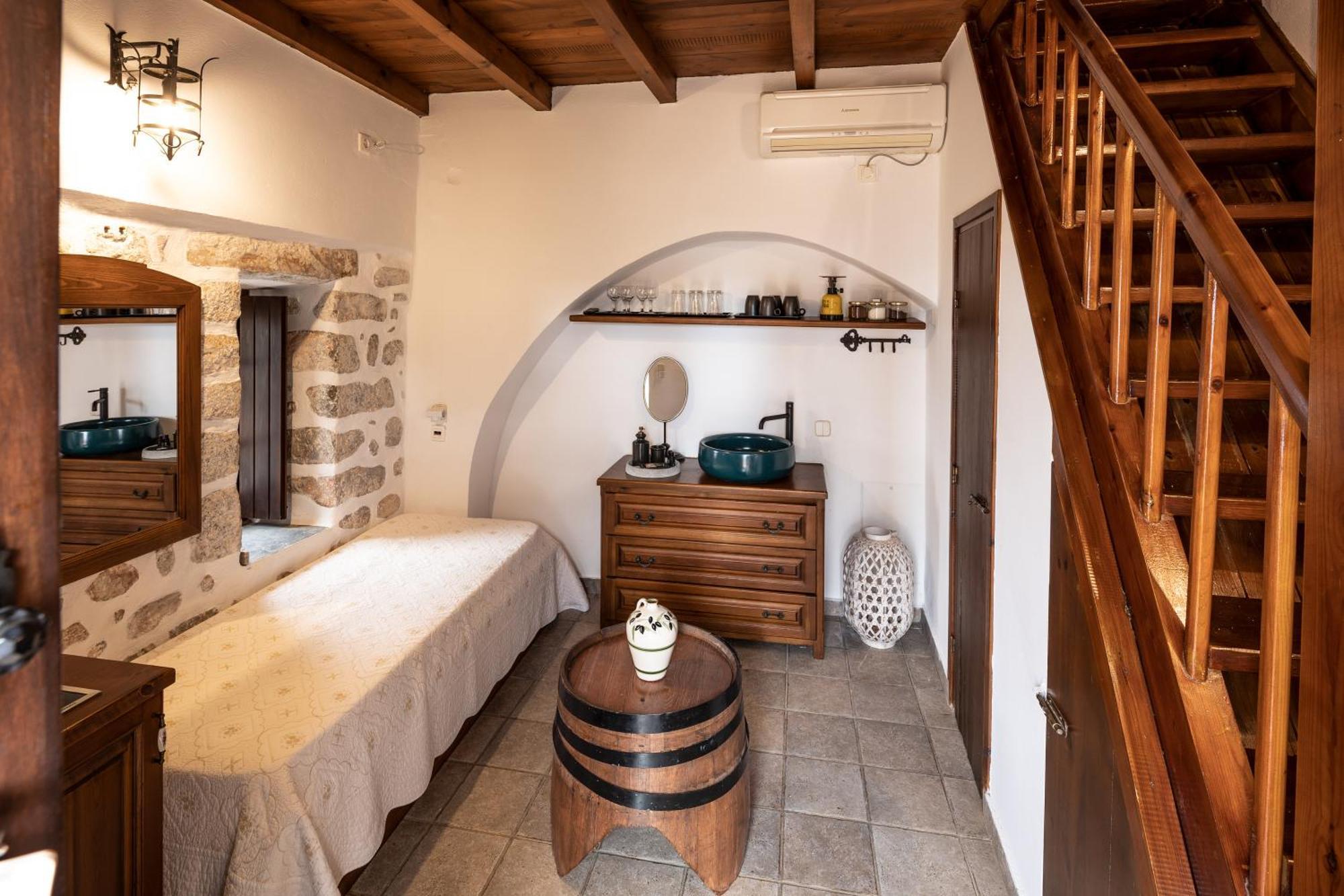 Arapakis Historic Castle Aparthotel Pyrgos Dirou Ngoại thất bức ảnh