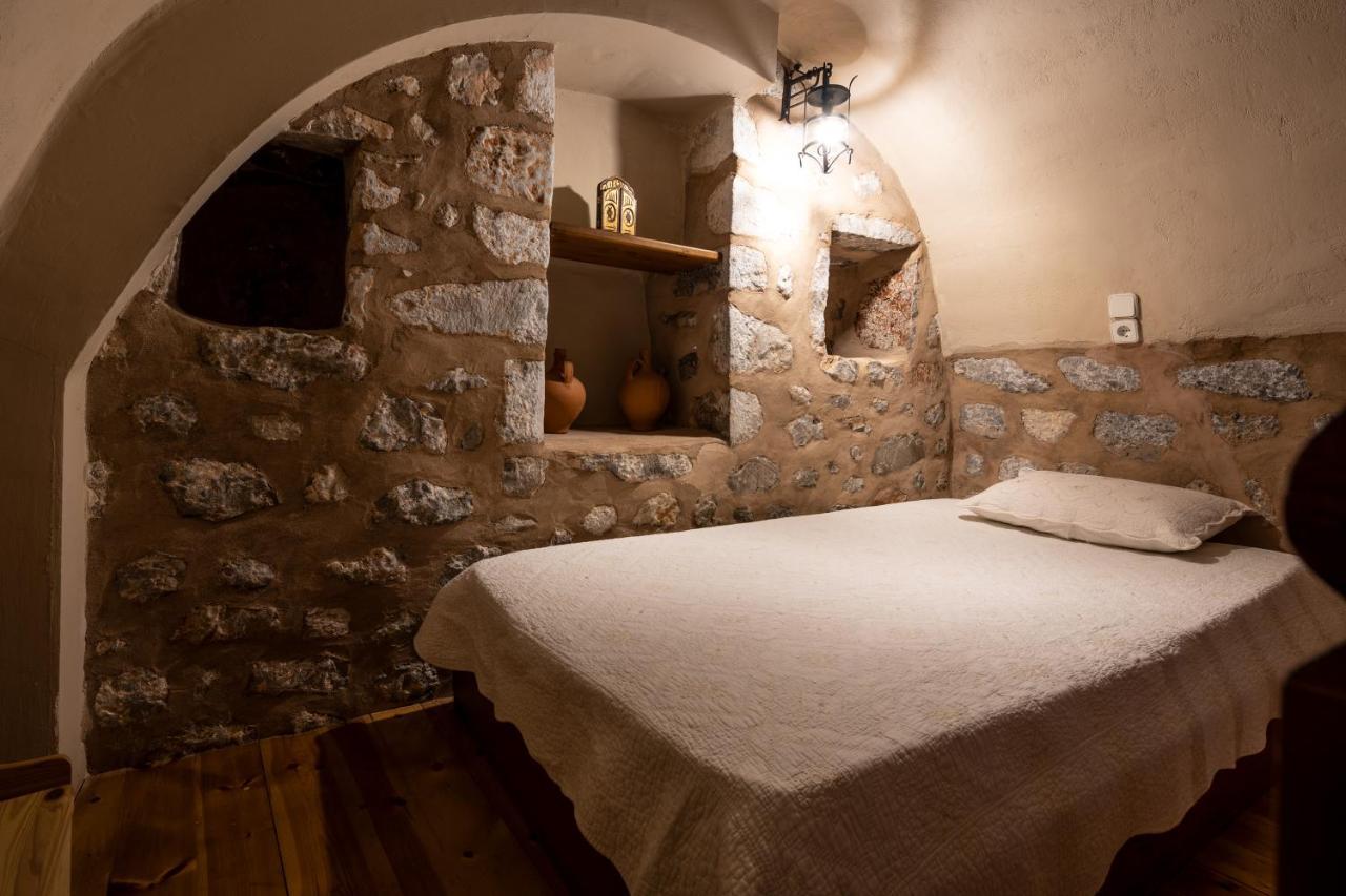 Arapakis Historic Castle Aparthotel Pyrgos Dirou Ngoại thất bức ảnh