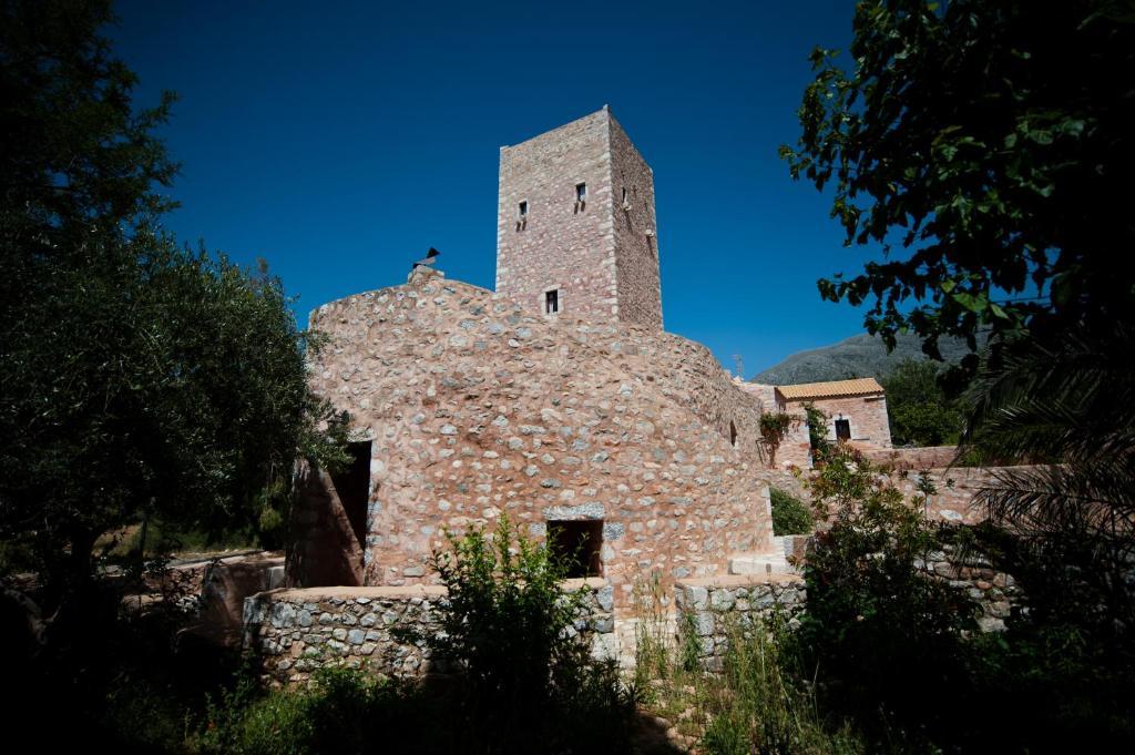 Arapakis Historic Castle Aparthotel Pyrgos Dirou Ngoại thất bức ảnh