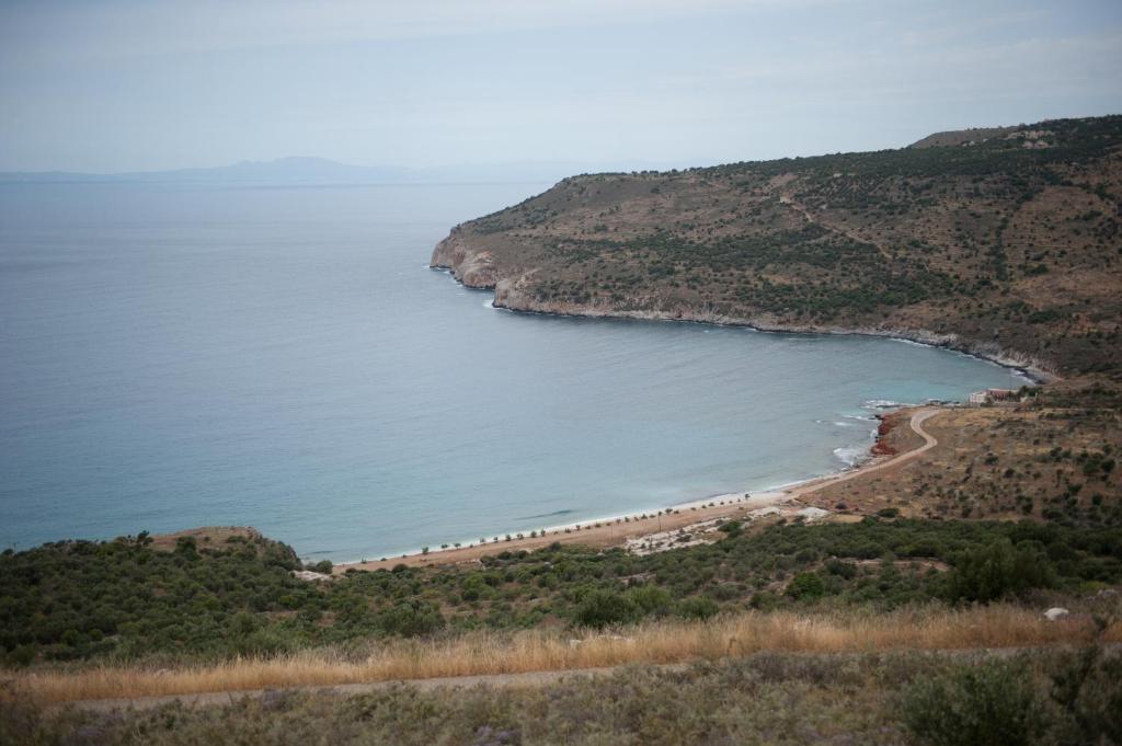 Arapakis Historic Castle Aparthotel Pyrgos Dirou Ngoại thất bức ảnh