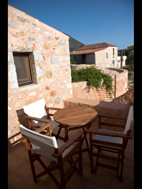 Arapakis Historic Castle Aparthotel Pyrgos Dirou Phòng bức ảnh