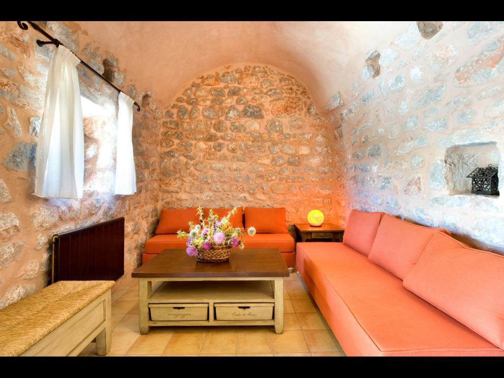 Arapakis Historic Castle Aparthotel Pyrgos Dirou Ngoại thất bức ảnh
