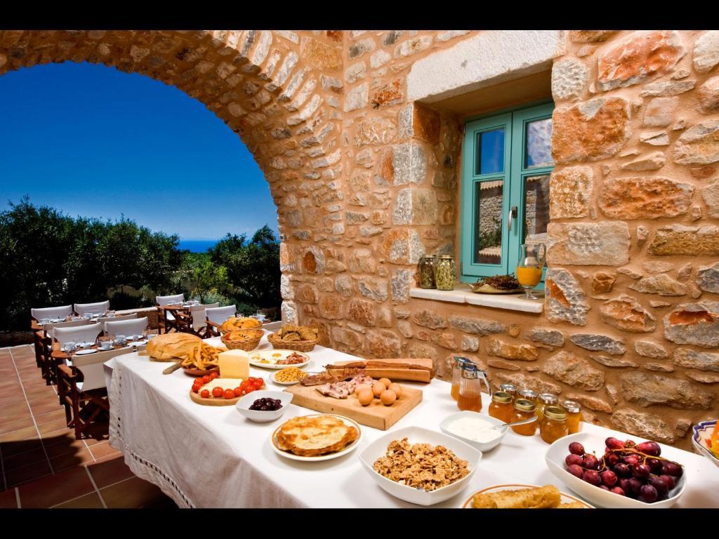 Arapakis Historic Castle Aparthotel Pyrgos Dirou Ngoại thất bức ảnh