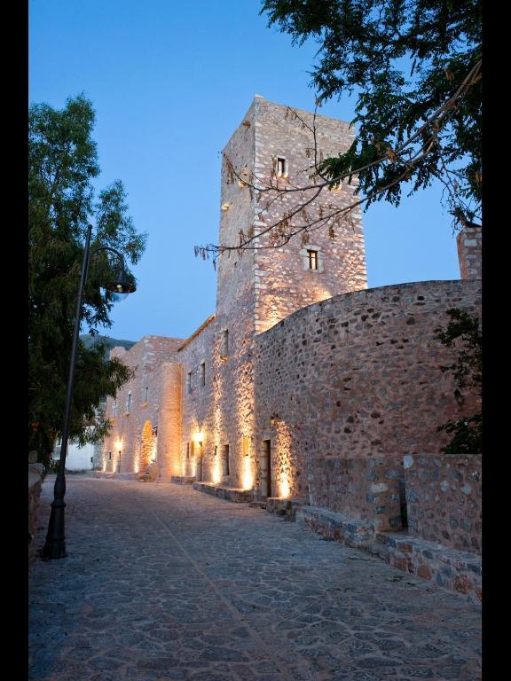 Arapakis Historic Castle Aparthotel Pyrgos Dirou Ngoại thất bức ảnh