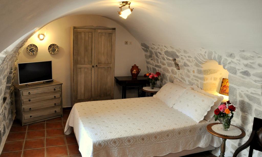 Arapakis Historic Castle Aparthotel Pyrgos Dirou Ngoại thất bức ảnh