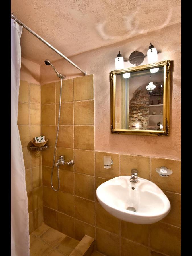 Arapakis Historic Castle Aparthotel Pyrgos Dirou Phòng bức ảnh